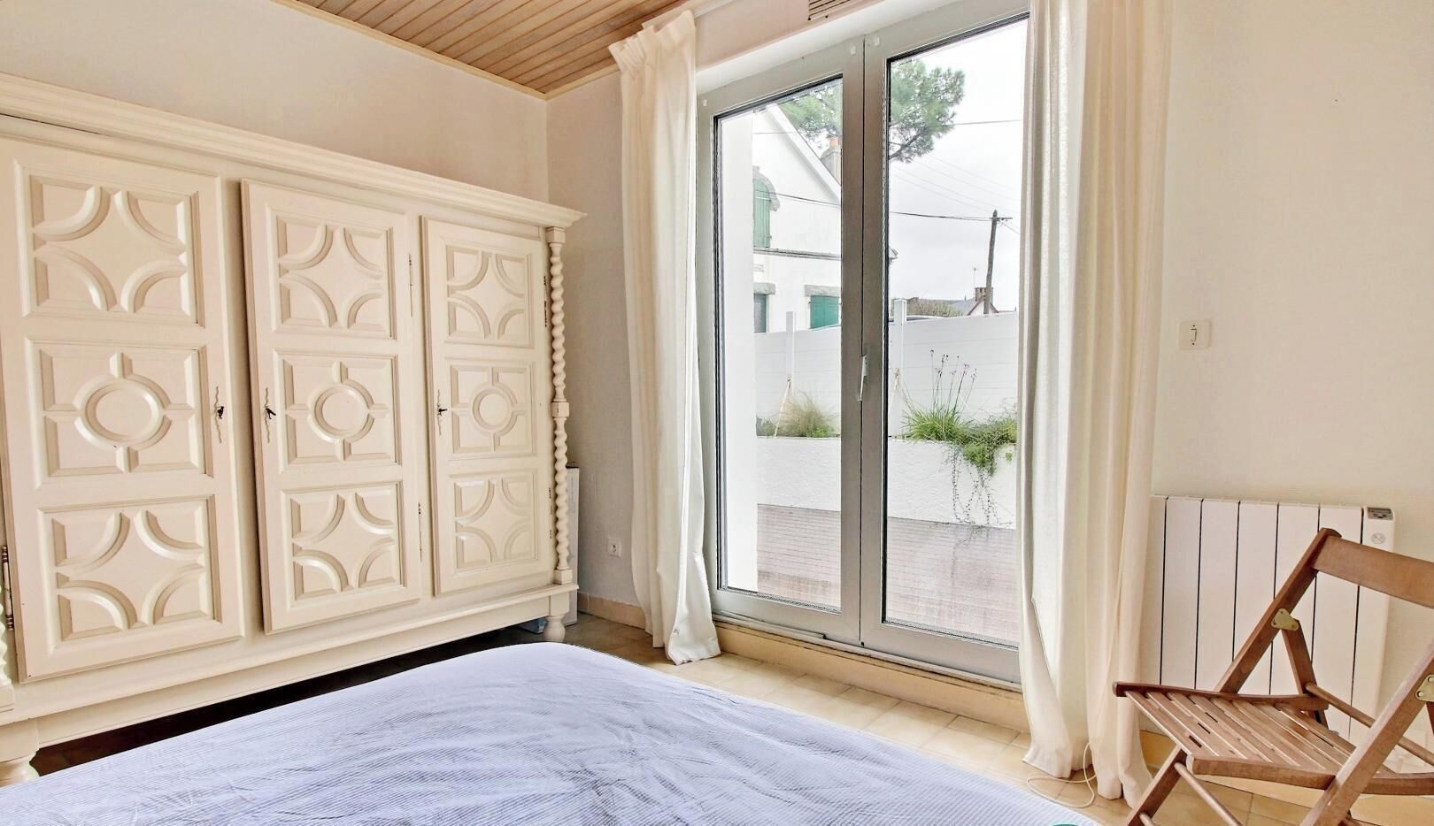 Fer et planche à repasser, lit parapluie