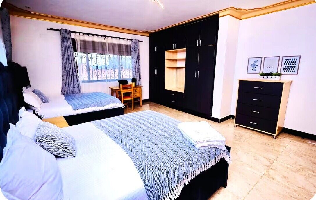 Fer et planche à repasser, lit parapluie, Wi-Fi gratuit, draps fournis