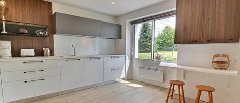 雪櫃、微波爐、焗爐、爐具