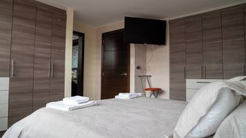 2 bedrooms, iron/ironing board, WiFi, bed sheets