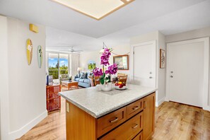 Interior - Lovely 2bd in Kihei, paradise awaits! (Kihei)