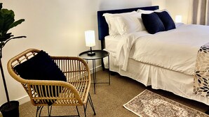 4 bedrooms, iron/ironing board, internet, bed sheets