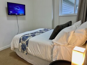 Iron/ironing board, Internet, bed sheets