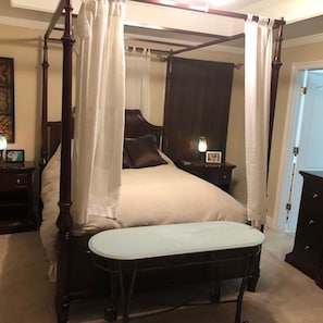 Iron/ironing board, WiFi, bed sheets - Coastal Comfort: Charming 3BR/2BA Retreat in Ocean Springs, MS (Ocean Springs)