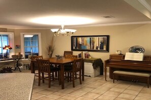 Interior - Coastal Comfort: Charming 3BR/2BA Retreat in Ocean Springs, MS (Ocean Springs)