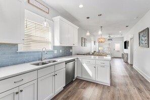 Fridge, microwave, oven, stovetop - NEW LISTING! Special Sunset is steps to beach, hot tub, fenced backyard and pet friendly! Sleeps 6 (Mexico Beach)