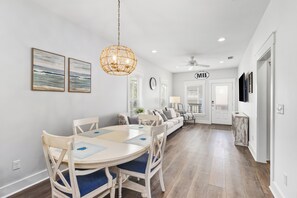 Dining - NEW LISTING! Special Sunset is steps to beach, hot tub, fenced backyard and pet friendly! Sleeps 6 (Mexico Beach)