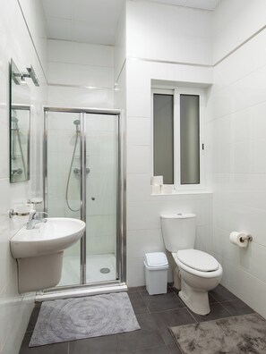 Apartment, 2 Schlafzimmer, Küche | Badezimmer
