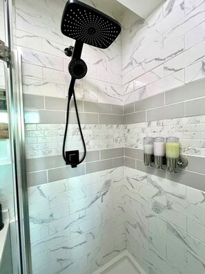 Shower, hair dryer, towels, soap - Quiet Lakefront Retreat near Downtown with Private Patio (Orlando)