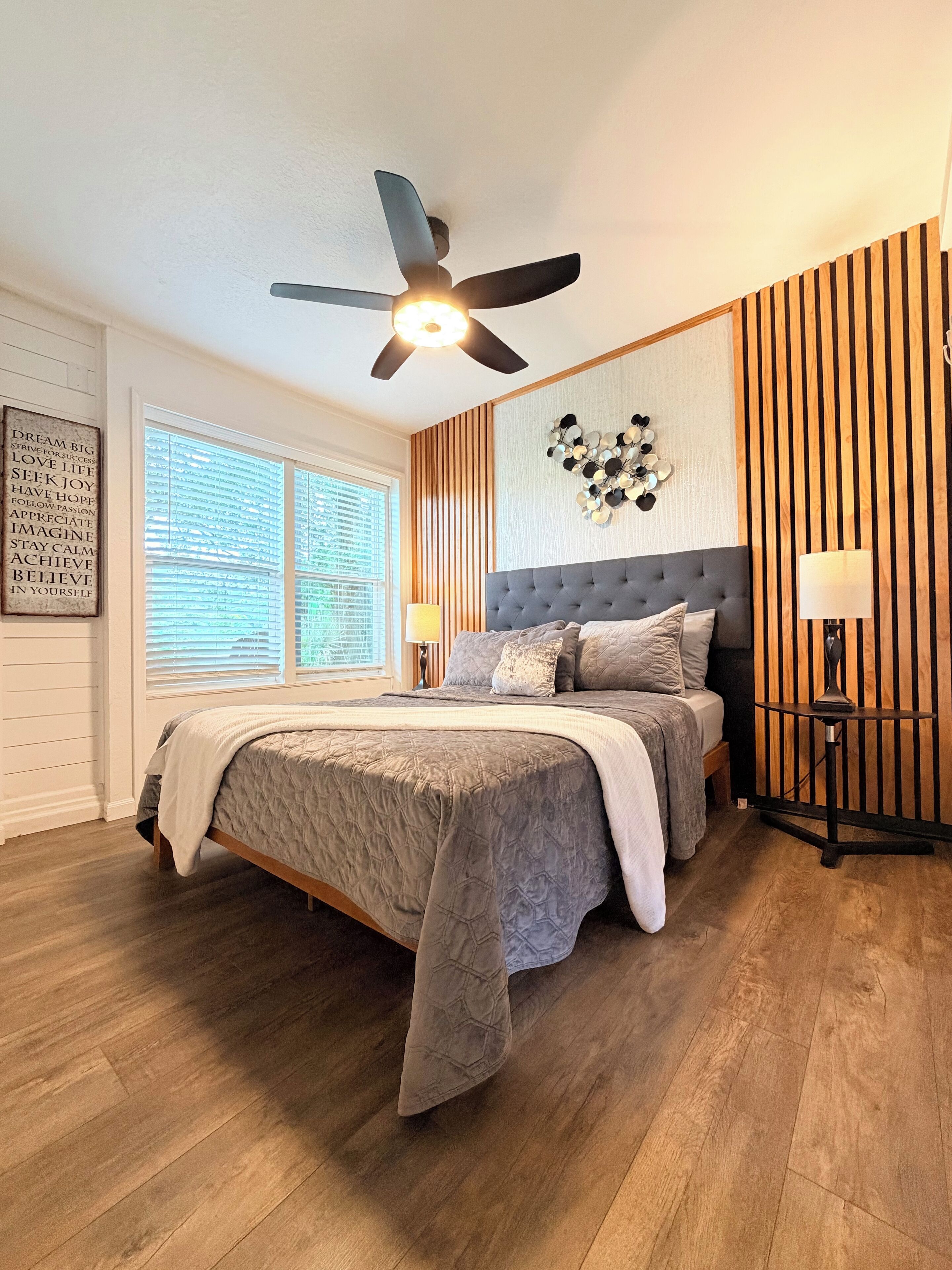 Bügeleisen/Bügelbrett, Internetzugang, Bettwäsche