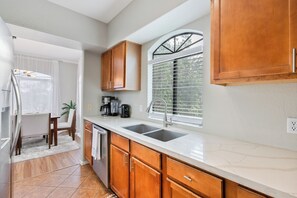 Private kitchen - Resort-Style 3BR Condo in Kierland Area w/ Pool (Scottsdale)