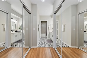 Bathroom - Resort-Style 3BR Condo in Kierland Area w/ Pool (Scottsdale)