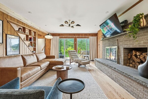 Living area - Mtn House w/ Hot Tub & Sauna @ Scribners, Sleeps 4 (Tannersville)
