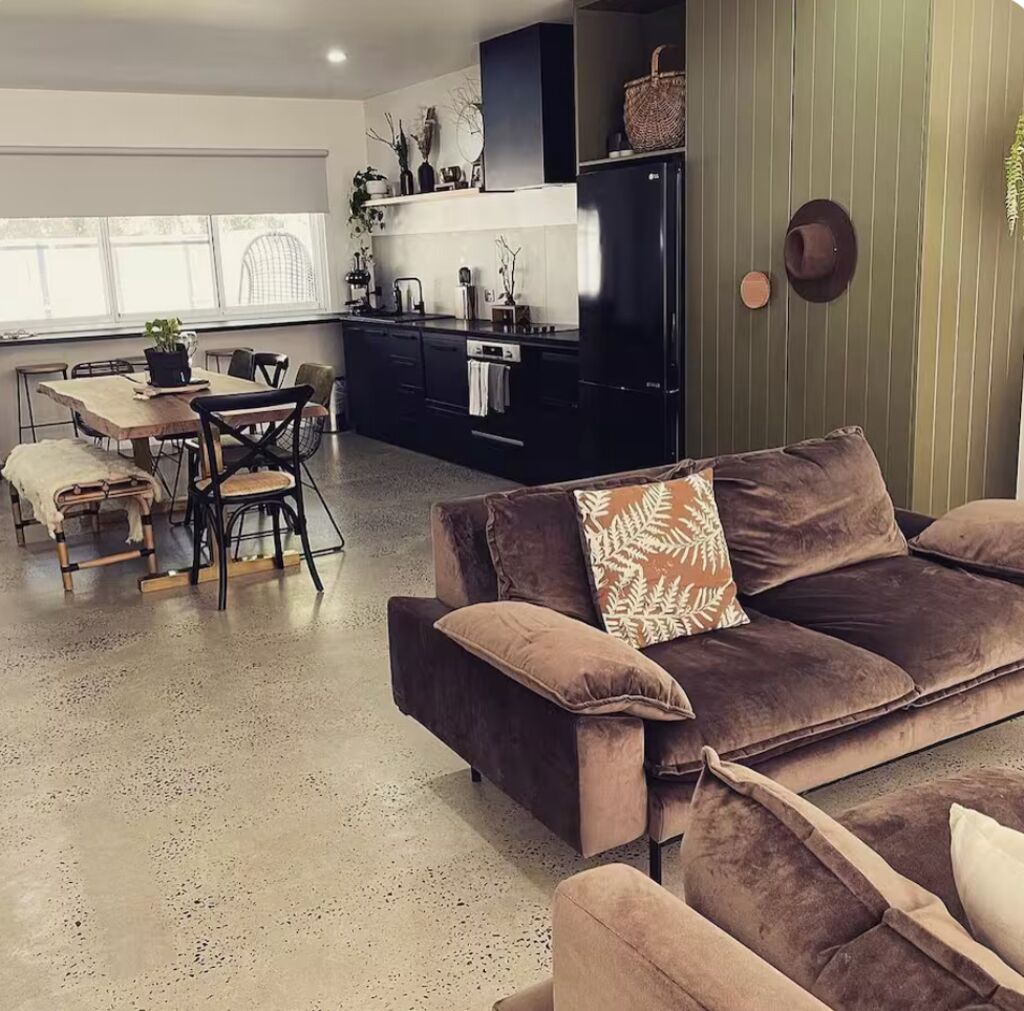 Televisie en een open haard