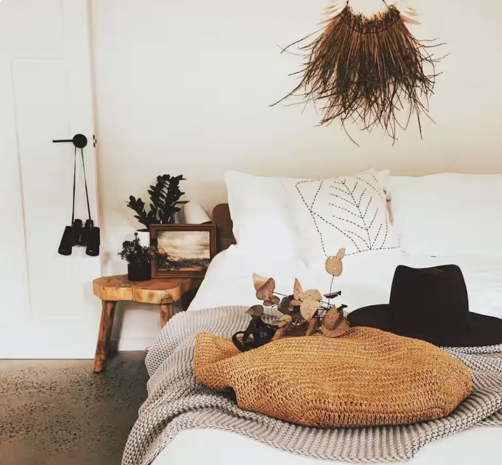 Tabla de planchar con plancha, wifi y ropa de cama 