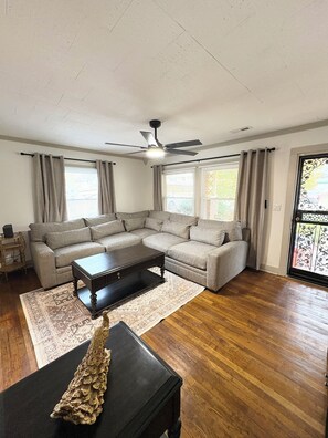 Living area - Grandmas House Cozy 3-bedroom 0.4 mi to Memorial Hospital 3 mi to Downtown Chatt (Chattanooga)