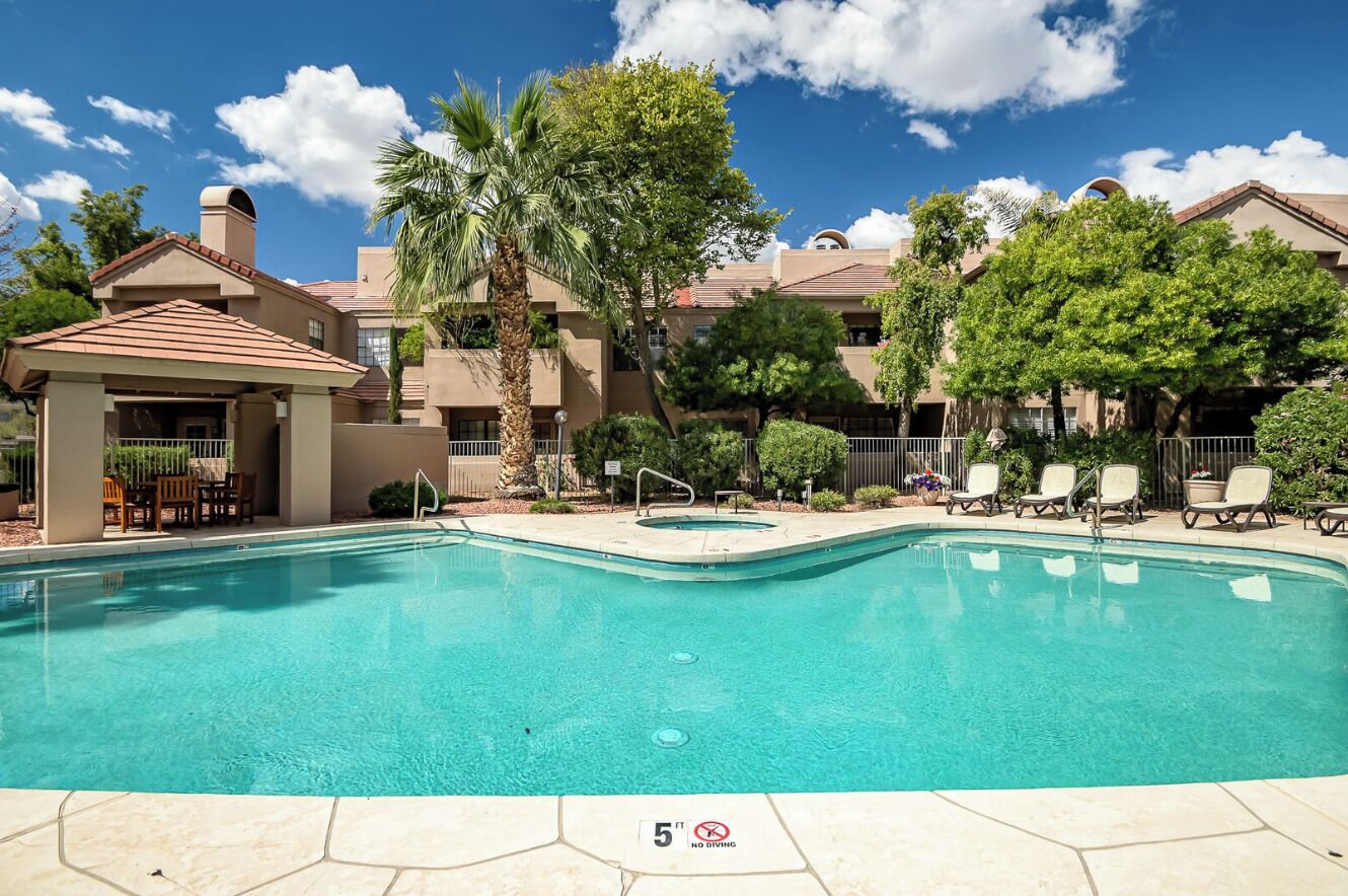 Community Heated Pool / Hot Tub