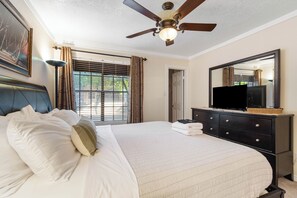 Iron/ironing board, free WiFi, bed sheets - Villa Antigua with Resort-Style Pool, Spa, Tennis in Scottsdale Old Town (Scottsdale)