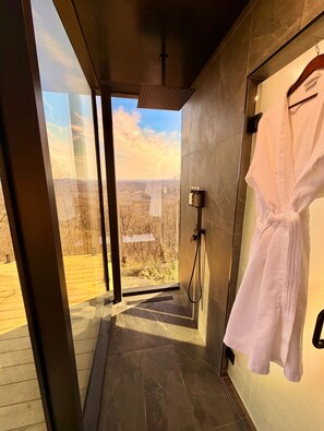 Bathroom - Virginia Mirror Cabin (Linden Virginia)