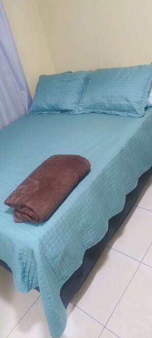 Iron/ironing board, free WiFi, bed sheets - Fully furnished studio apartment in Post 4, near Copacabana beach. (Rio de Janeiro)