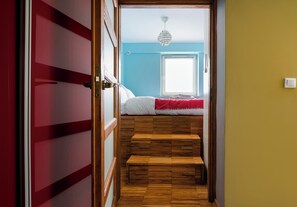 Silitysrauta/-lauta, Wi-Fi, vuodevaatteet