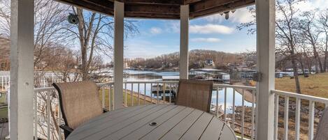 تناول الطعام بالخارج