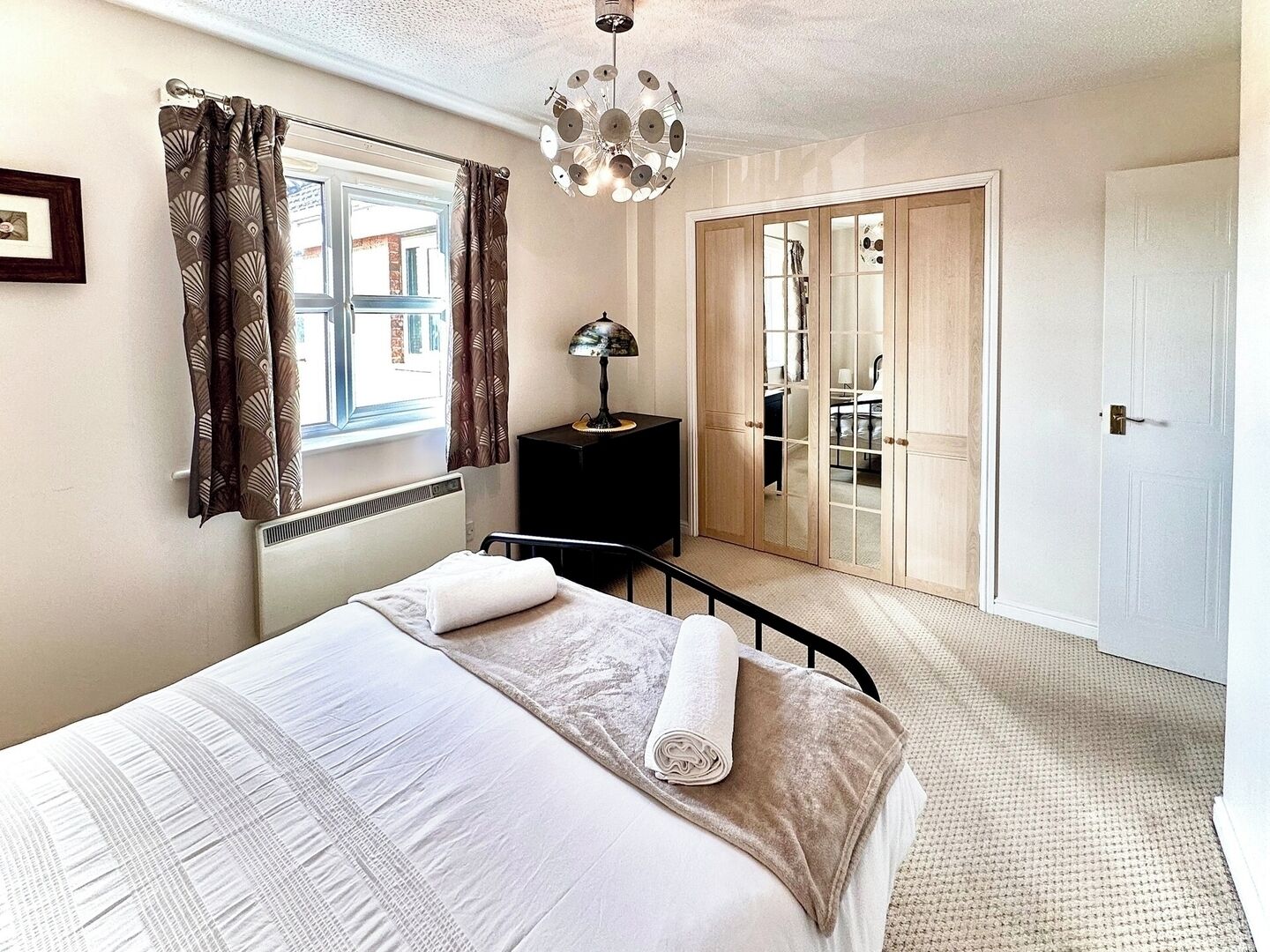 Iron/ironing board, WiFi, bed sheets