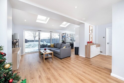 Tranquil 3-Bed Home with Garden View and Parking