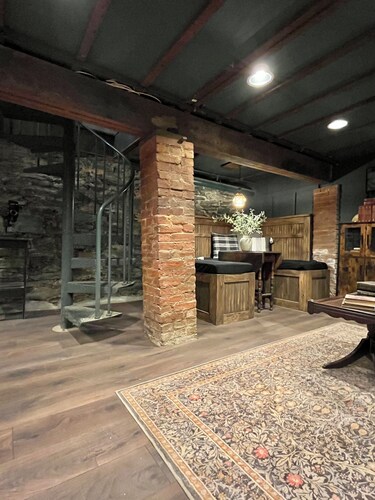 4-bedroom Row Home with Speakeasy Style Bar In the Heart of Downtown Frederick