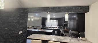 Spacious 4-bedroom house in charming Aurora with AC