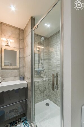 Shower, hair dryer, towels - LE THURIA - SAINTE FOY TARENTAISE (SAINTE FOY TARENTAISE)