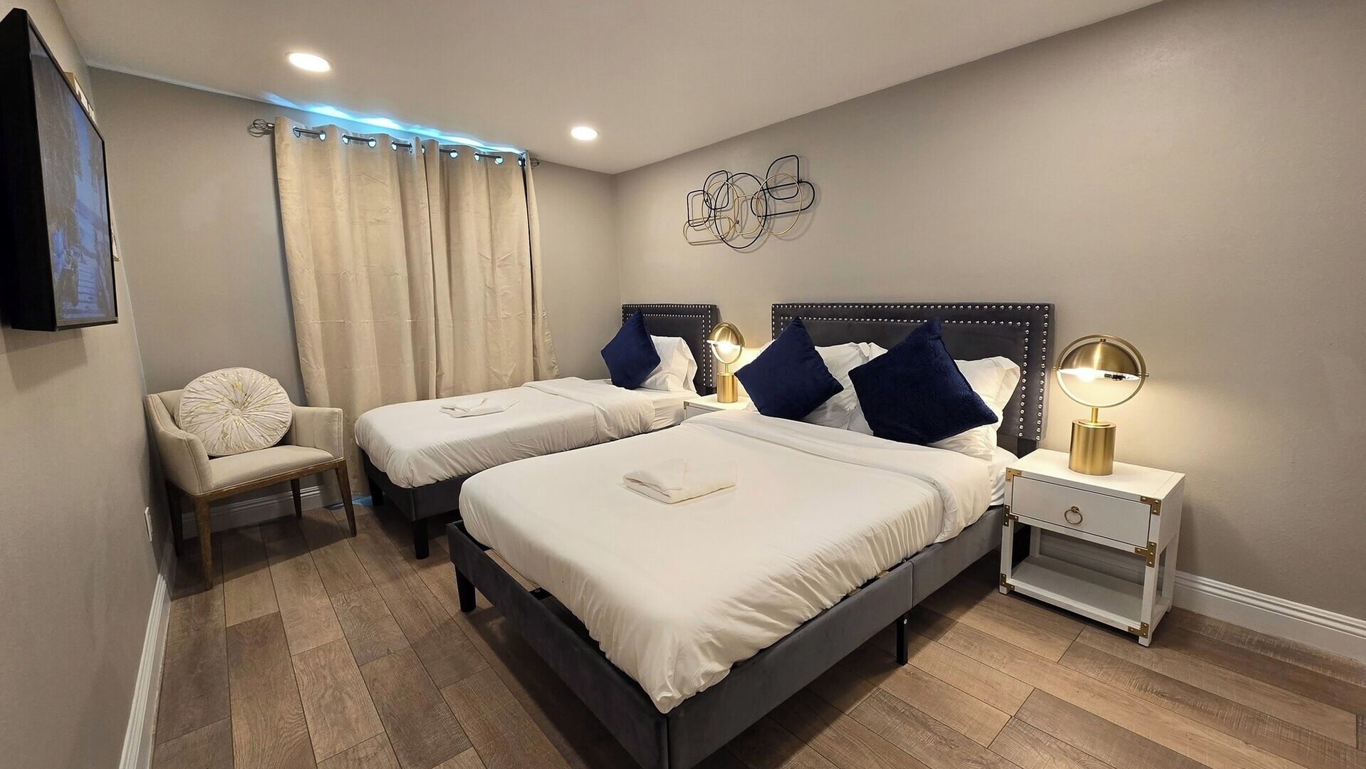 Iron/ironing board, WiFi, bed sheets