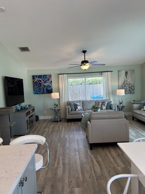 Smart TV, fireplace, books, printers - Islamorada- Amazing Keys 3 bedroom heated pool home. (Tavernier)