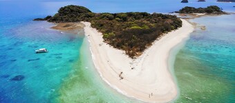 Hidden Gem • 3BR Home in Cairns
• Close to Airport, CBD & Attractions