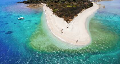 Hidden Gem • 3BR Home in Cairns
• Close to Airport, CBD & Attractions