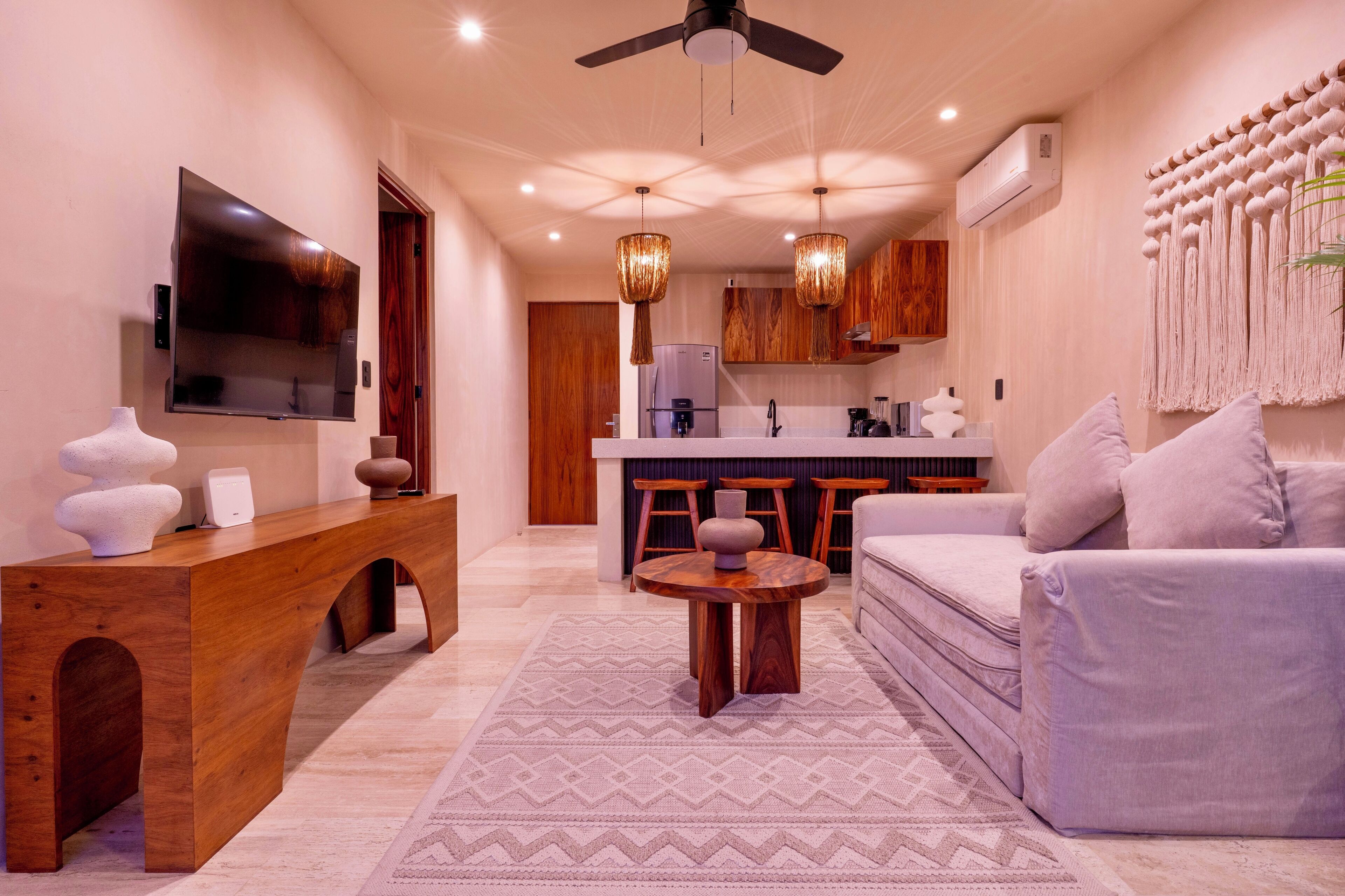 Deluxe-studio | Tallelokero huoneessa, ilmainen Wi-Fi