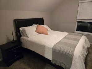 Room - Parks and Trails • Pet Friendly • 3 Queen BR (Hallsville)