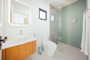 Douche, sèche-cheveux