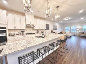 Interior - Cary RTP Lux-6/7 Beds, 2 King Beds, 3.5 Bath-Pool (Cary)