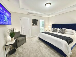 4 bedrooms, iron/ironing board, WiFi, bed sheets - Cary RTP Lux-6/7 Beds, 2 King Beds, 3.5 Bath-Pool (Cary)