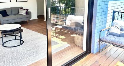 3 bedroom Family Home minutes to beach "Flynn's Hideaway" Port Macquarie