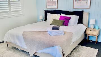 3 bedrooms, iron/ironing board, Internet, bed sheets