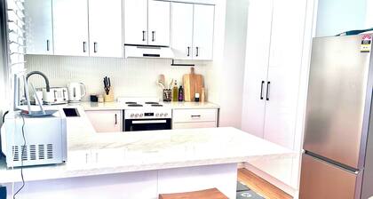 3 bedroom Family Home minutes to beach "Flynn's Hideaway" Port Macquarie