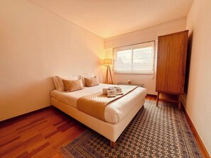 Iron/ironing board, travel cot, WiFi, bed sheets