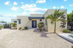 Exterior - NEW 3BR Villa Pool  Palapa  BBQ  Outdoor Dining (Noord)