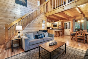 Smart TV, fireplace, video games - Serene Retreat w/ Hot Tub, Deck & Pool Table Between Pigeon Forge & Gatlinburg (Sevierville)