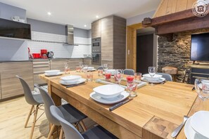 Fridge, microwave, oven, stovetop - LE ROCHER - SAINTE FOY TARENTAISE (SAINTE FOY TARENTAISE)