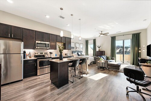 Modern Studio • Mountain Views • Private Patio