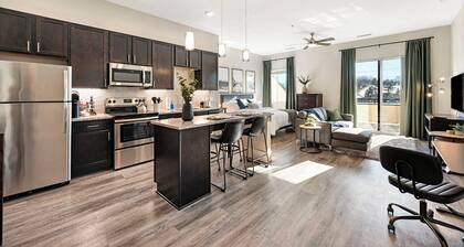Modern Studio • Mountain Views • Private Patio