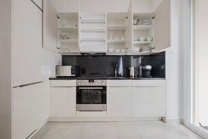 Fridge, microwave, oven, stovetop - Blueground | Enge, terrace, nr Lake Zurich (Zurich)